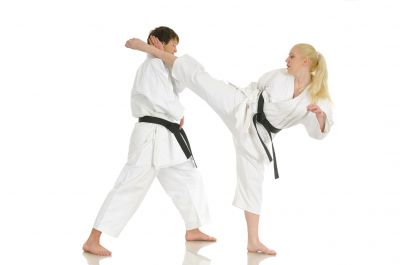 Walka sportowa w karate kyokushin - obrona przed kopnięciem