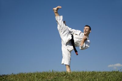 karate - szpagat zrobiony na stojąco