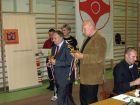miniatura Shihan Andrzej Drewniak wręcza puchary