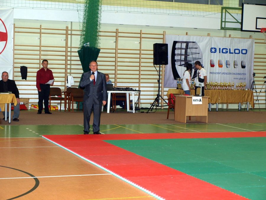 Shihan Andrzej Drewniak wita sędziów, zawodników i kibiców